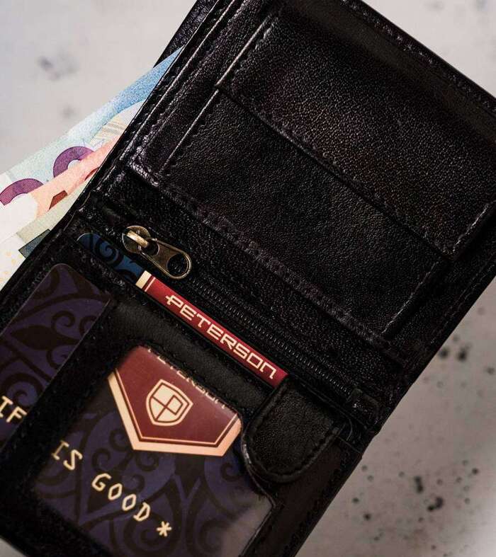 Mały, skórzany portfel męski z systemem RFID — Peterson