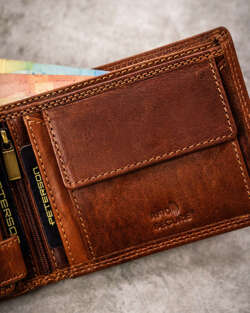 Duży, skórzany portfel męski z tłoczeniem przedstawiającym znak zodiaku - Peterson